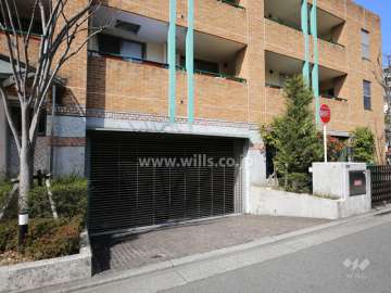 駐車場の出入り口（リングシャッター付き）