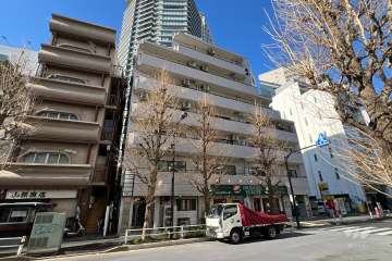 シャンボール新宿の外観（南側から）