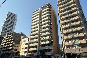 アクサス新宿タワーズイーストの外観（南東側から）