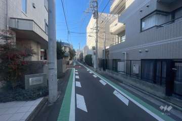 敷地東側の前面道路