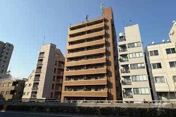 フェニックス新宿7丁目の外観（南東側から）