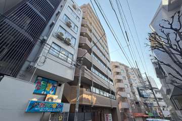 フェニックス新宿7丁目の外観（北東側から）