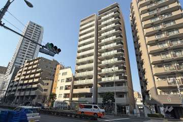 アクサス新宿タワーズウエストの外観（南東側から）