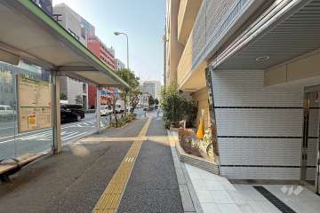 敷地南側の前面道路