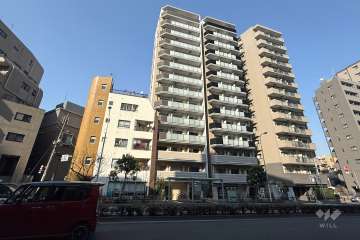 アクサス新宿タワーズウエストの外観（南西側から）