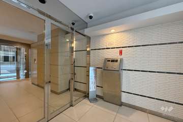 エントランスはオートロック付きです。