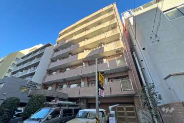 アクロス新宿の外観（南西側から）