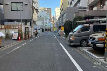 敷地の西側前面道路（南側から）