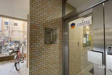 エントランスはオートロック付きです。