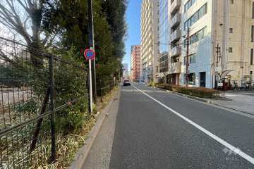 敷地南側の前面道路