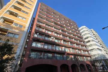 新宿御苑前マンションの外観（南西側から）