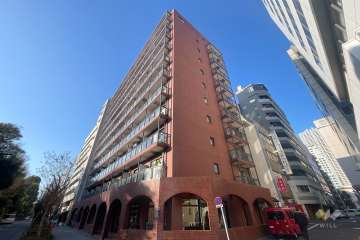 新宿御苑前マンションの外観（南東側から）