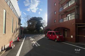 敷地東側の前面道路