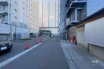 敷地西側の前面道路　