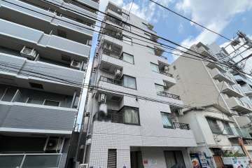 菱和パレス新宿7丁目の外観（南西側から）