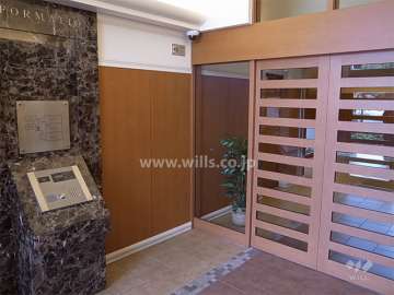 エントランスはオートロック付きです。