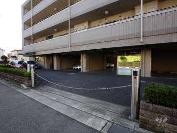 敷地内駐車場（屋外平面式、屋内平面式、屋内機械式、屋外機械式）