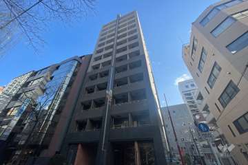 パレステュディオ新宿御苑駅前の外観（北西側から）