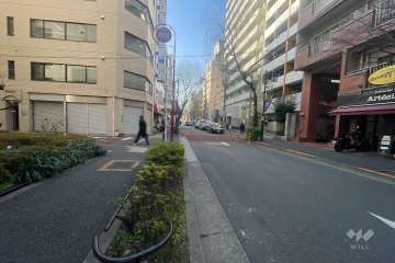 敷地北側の前面道路