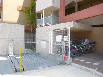 駐車場と駐輪場