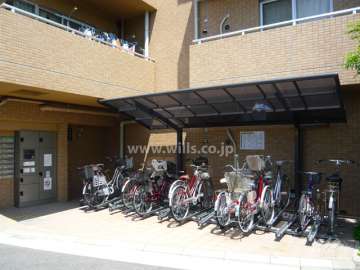 駐輪場と宅配ボックス