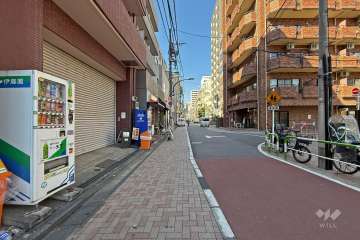 敷地北側の前面道路（東側から）