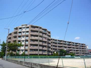 プラウド東園田の外観（南西側から）