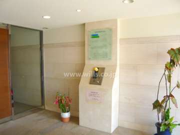 エントランスはオートロック付きです。