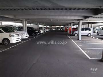 駐車場は平面式です。