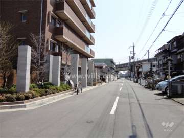 敷地の南西側には少し離れて新幹線が走っています。