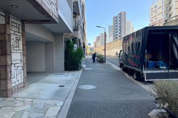 敷地南側の前面道路