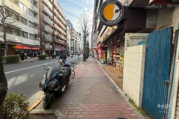 敷地の東側前面道路（北側から）