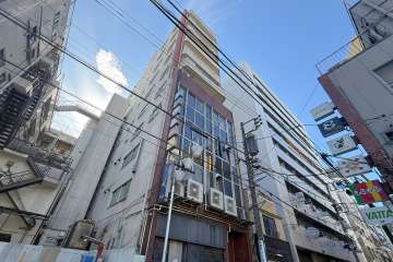 サニーコーポ新宿の外観（北東側から）