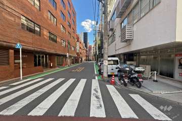 敷地南側の前面道路（東側から）