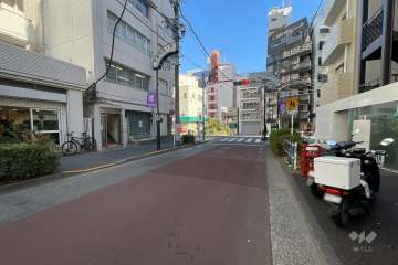 敷地南側の前面道路