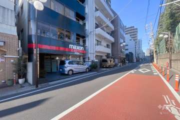 敷地北側の前面道路（東側から）