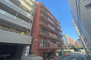 シャンボール新宿御苑前の外観（南西側から）
