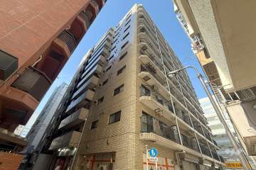 ライオンズマンション御苑前の外観（南側から）