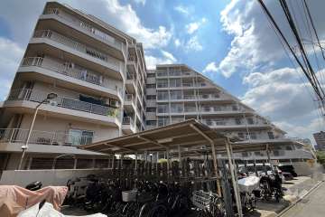 戸山マンションの外観（北西側から）