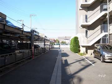 敷地内駐車場（平面式と機械式とがあります。）