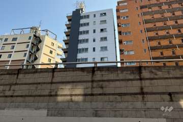 レジェンド新宿の外観（北側から）