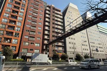 シルバーマンション新宿の外観（北西側から）