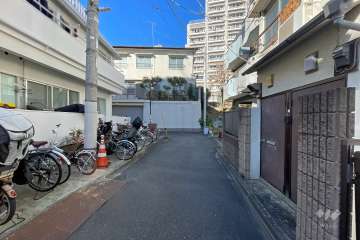 敷地北側の前面道路