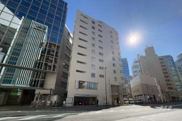 レイフラット新宿の外観（北側から）