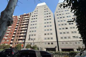 ラ・ベルティ新宿の外観（南西側から）