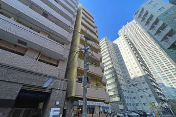 パレドール新宿の外観（南東側から）