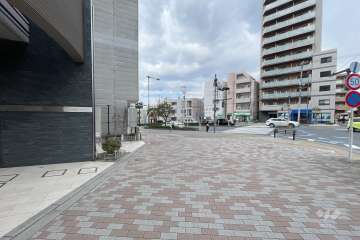 敷地の北側前面道路（東側から）