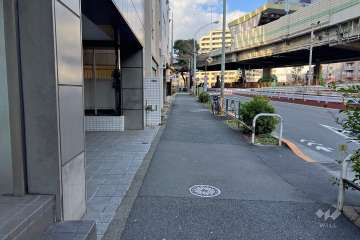 敷地東側の前面道路