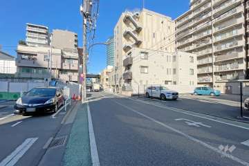 敷地の西側前面道路（南側から）