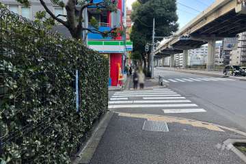 敷地北側の前面道路